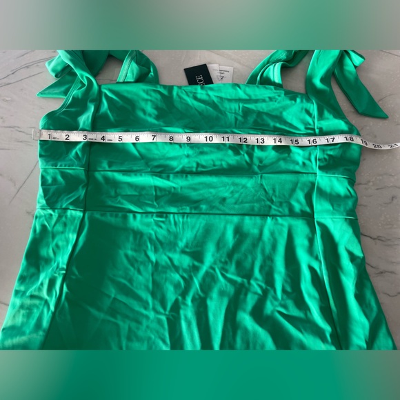 Women's UNE PIECE NWT Classic Square Neck One Piece Swim Suit-Green-Sz 20 - Picture 7 of 12